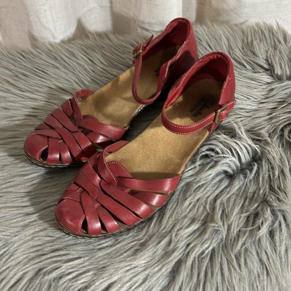 Clarks Bendables Women's Red Leather Sandals - Picture 2 of 9